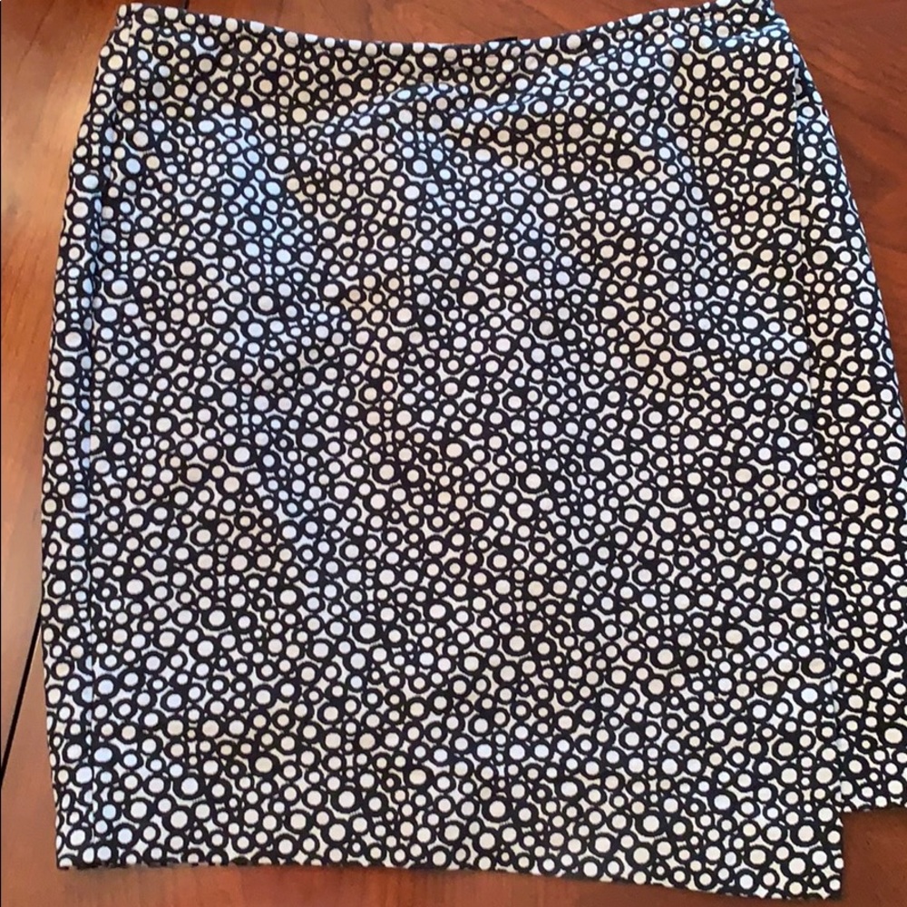 Womens skirt by Isda & Co size 6 length 17”